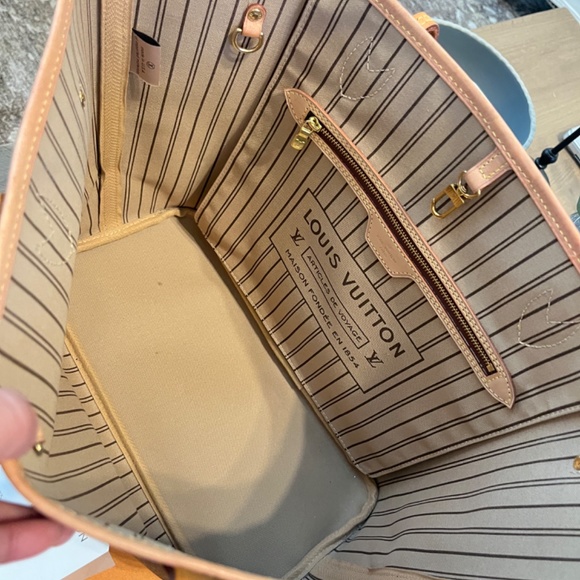 Louis Vuitton Neverfull MM - Picture 2 of 8